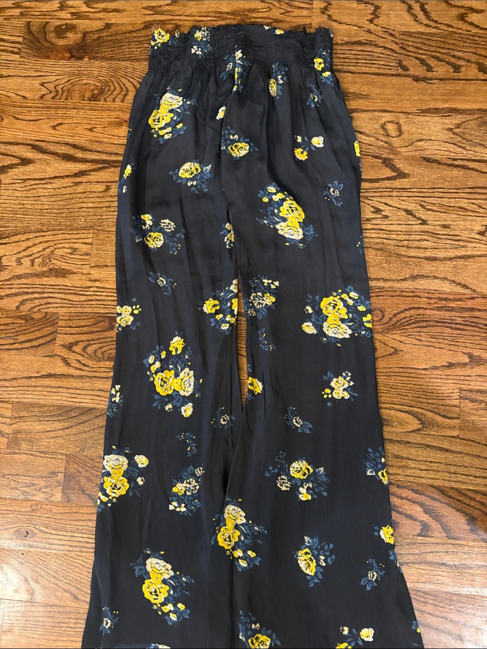 Free People flowy lightweight Pants Black with Yellow Floral Print XS - Picture 4 of 6